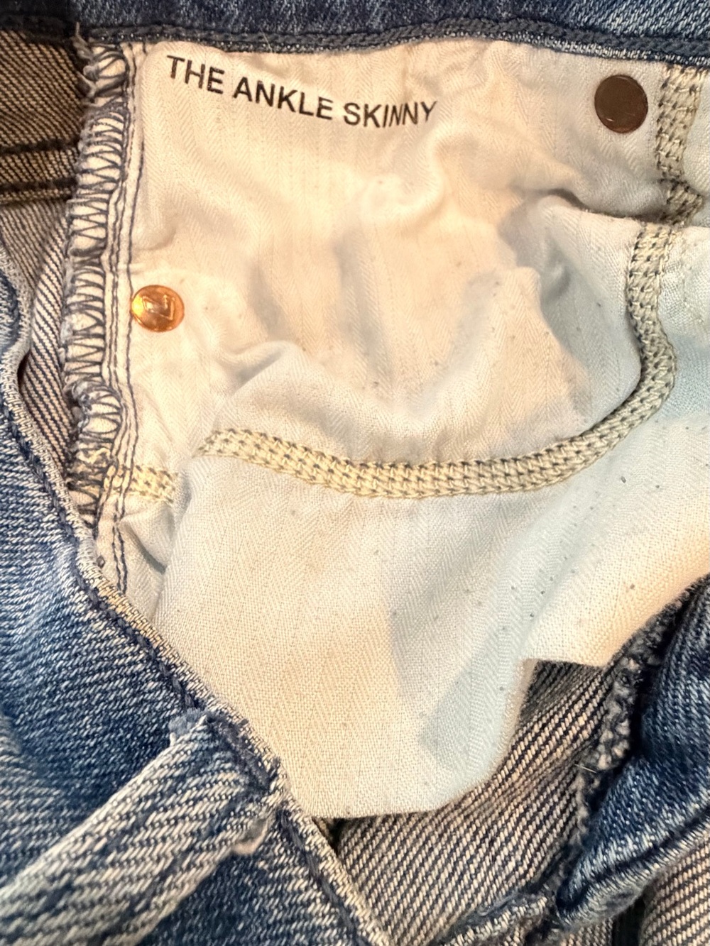 7 For All Mankind Women’s Light Blue Skinny Ankle Jeans Distressed Size 27 - Picture 7 of 9